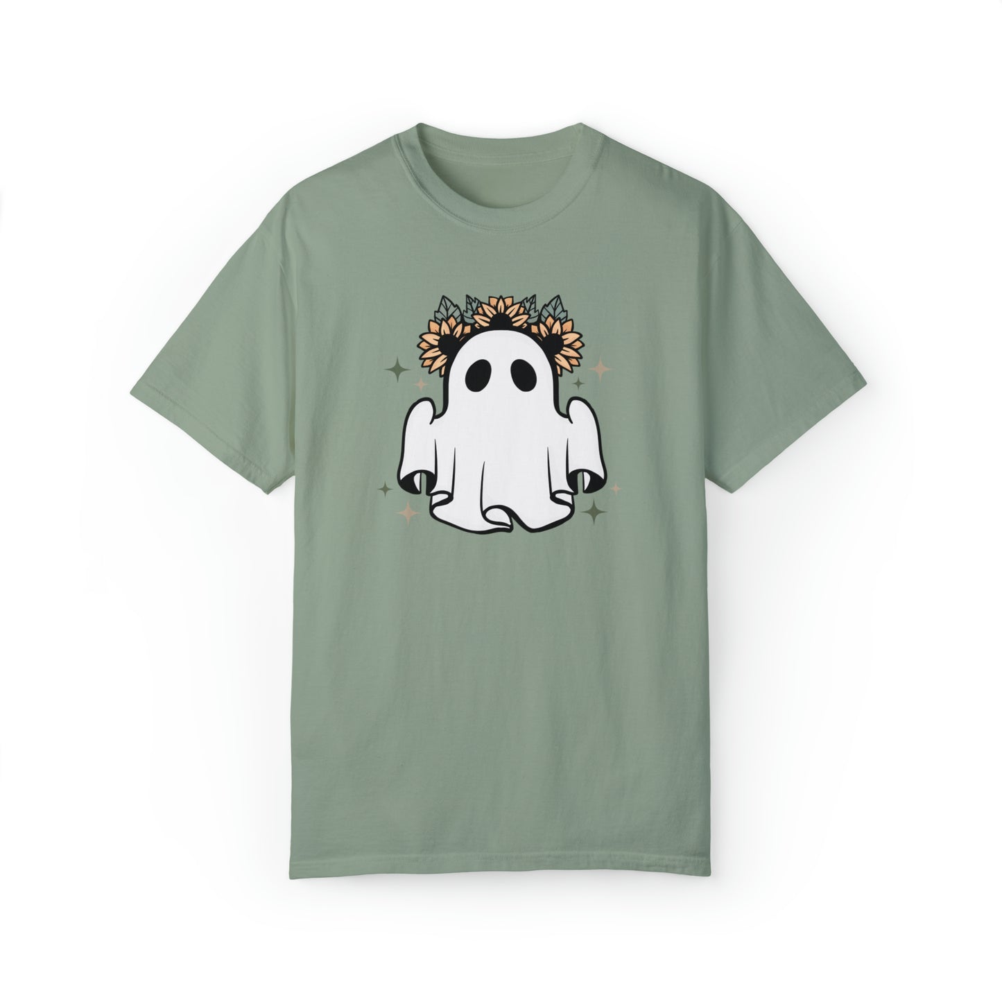 Hippie Ghost Halloween T-Shirt, Retro Vintage Halloween Tee, Flower Floral Print, Halloween Shirt for Mom, Halloween Gift, Halloween Costume