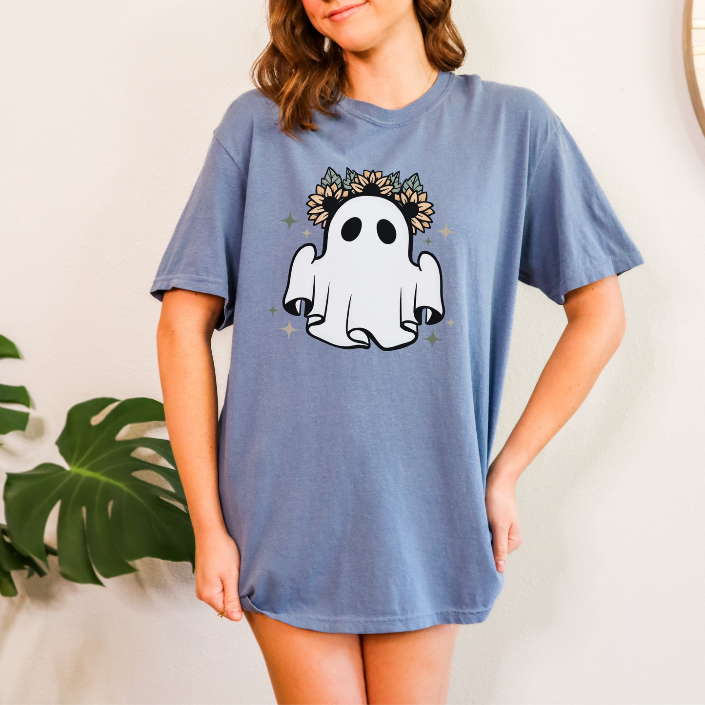 Hippie Ghost Halloween T-Shirt, Retro Vintage Halloween Tee, Flower Floral Print, Halloween Shirt for Mom, Halloween Gift, Halloween Costume