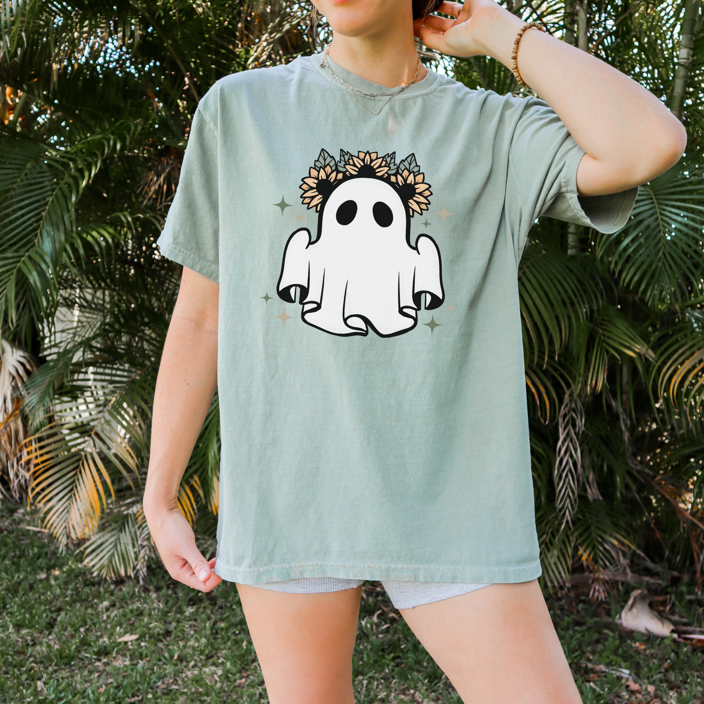 Hippie Ghost Halloween T-Shirt, Retro Vintage Halloween Tee, Flower Floral Print, Halloween Shirt for Mom, Halloween Gift, Halloween Costume